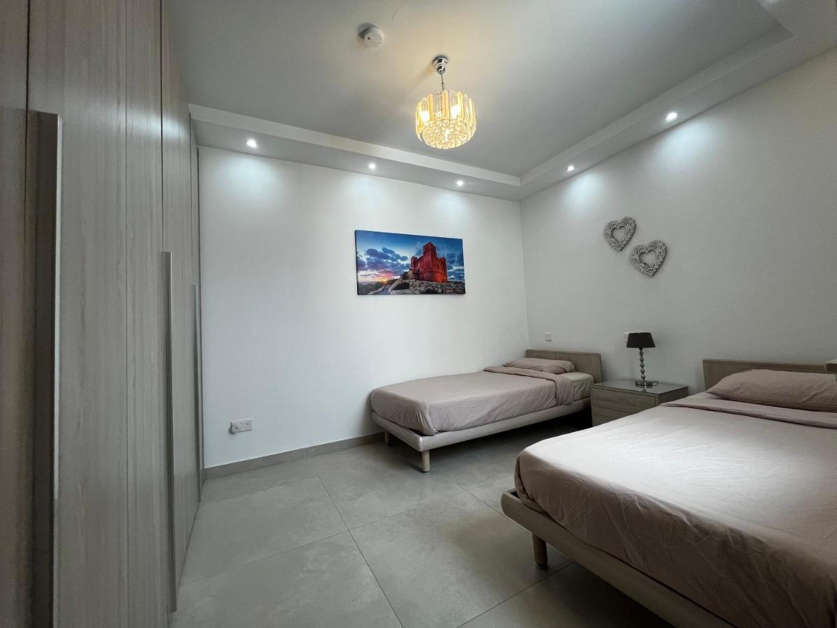 Stunning Penthouse, 2 Bedroom, Heart Of Sliema Extérieur photo